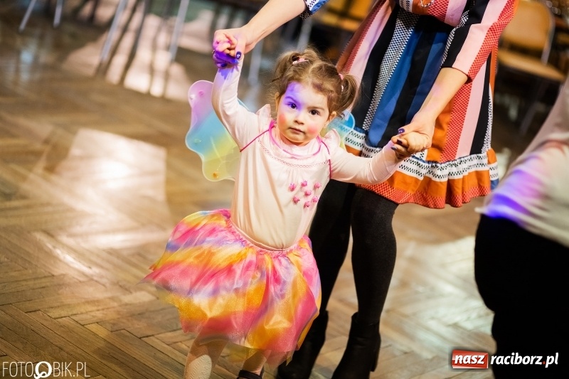 Zdjęcie w galerii na portalu naszraciborz.pl: Kolorowy bal przebierańców w Krzanowicach wiadomości z regionu