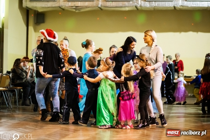 Zdjęcie w galerii na portalu naszraciborz.pl: Kolorowy bal przebierańców w Krzanowicach wiadomości z regionu