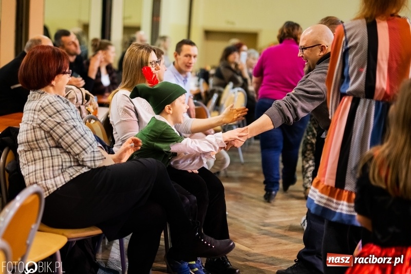 Zdjęcie w galerii na portalu naszraciborz.pl: Kolorowy bal przebierańców w Krzanowicach wiadomości z regionu