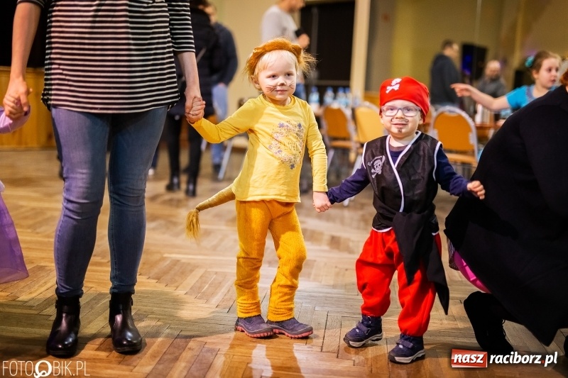 Zdjęcie w galerii na portalu naszraciborz.pl: Kolorowy bal przebierańców w Krzanowicach wiadomości z regionu