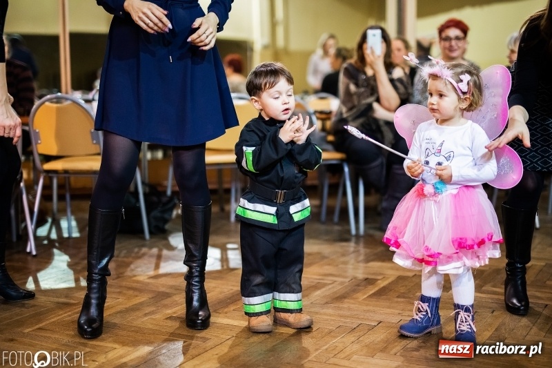 Zdjęcie w galerii na portalu naszraciborz.pl: Kolorowy bal przebierańców w Krzanowicach wiadomości z regionu