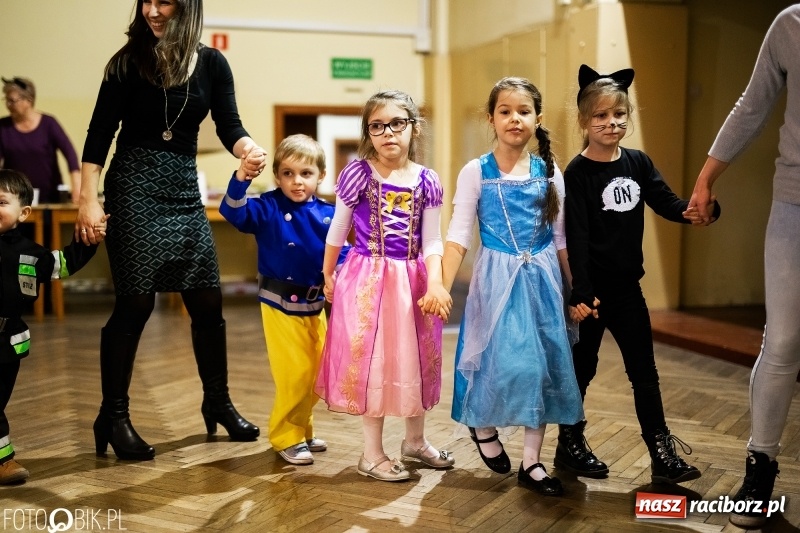 Zdjęcie w galerii na portalu naszraciborz.pl: Kolorowy bal przebierańców w Krzanowicach wiadomości z regionu