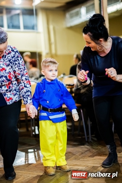 Zdjęcie w galerii na portalu naszraciborz.pl: Kolorowy bal przebierańców w Krzanowicach wiadomości z regionu