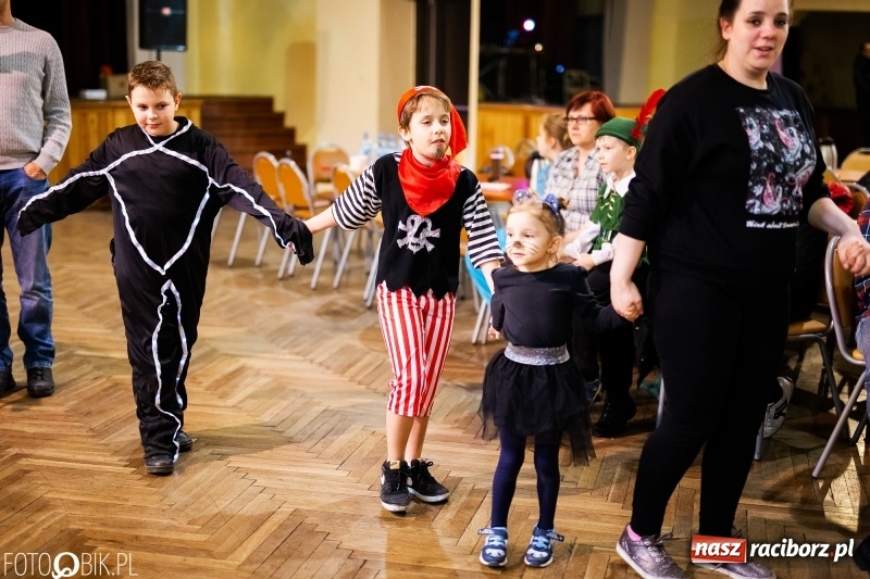 Zdjęcie w galerii na portalu naszraciborz.pl: Kolorowy bal przebierańców w Krzanowicach wiadomości z regionu