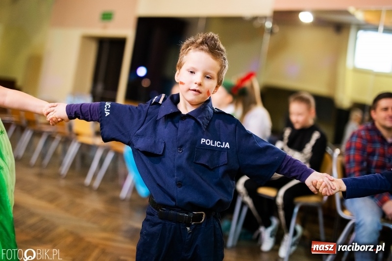 Zdjęcie w galerii na portalu naszraciborz.pl: Kolorowy bal przebierańców w Krzanowicach wiadomości z regionu
