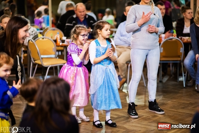 Zdjęcie w galerii na portalu naszraciborz.pl: Kolorowy bal przebierańców w Krzanowicach wiadomości z regionu