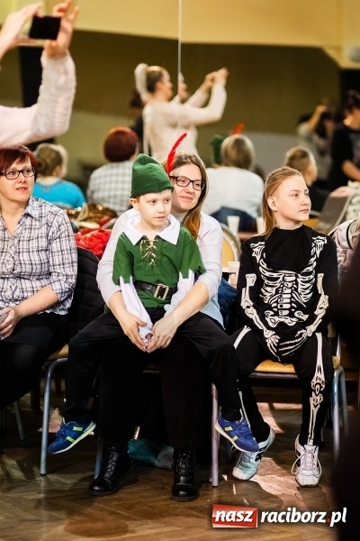 Zdjęcie w galerii na portalu naszraciborz.pl: Kolorowy bal przebierańców w Krzanowicach wiadomości z regionu