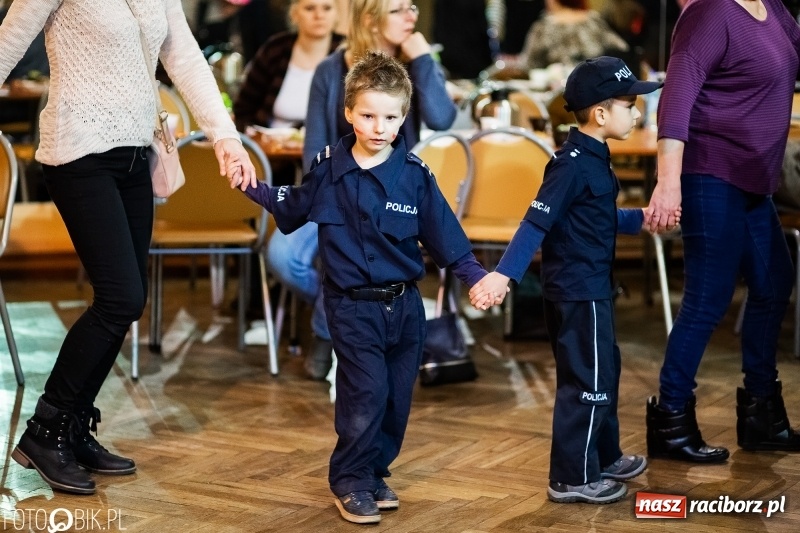 Zdjęcie w galerii na portalu naszraciborz.pl: Kolorowy bal przebierańców w Krzanowicach wiadomości z regionu