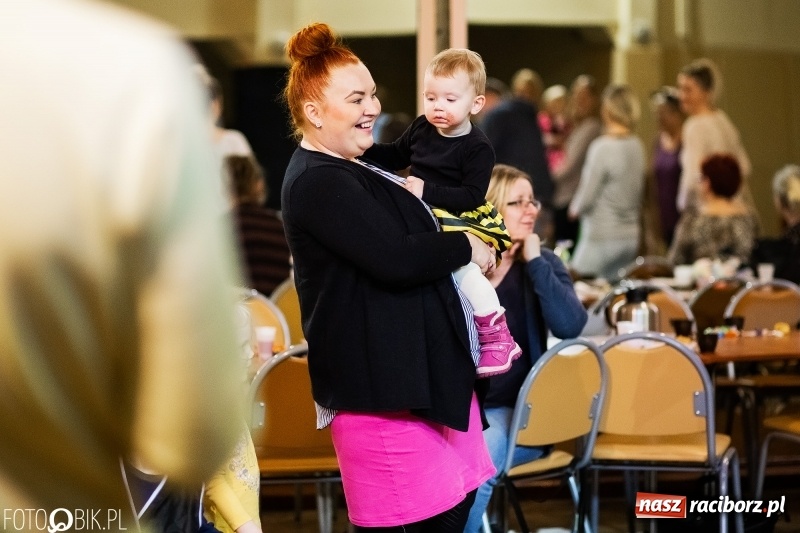 Zdjęcie w galerii na portalu naszraciborz.pl: Kolorowy bal przebierańców w Krzanowicach wiadomości z regionu