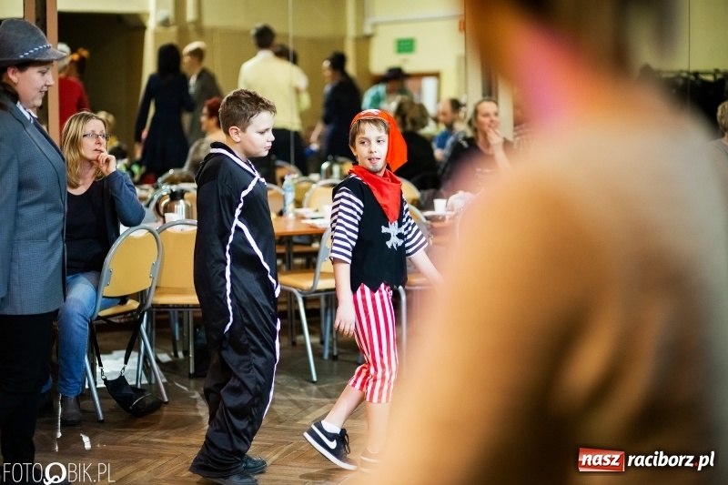 Zdjęcie w galerii na portalu naszraciborz.pl: Kolorowy bal przebierańców w Krzanowicach wiadomości z regionu