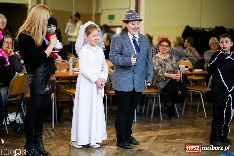 Zdjęcie w galerii na portalu naszraciborz.pl: Kolorowy bal przebierańców w Krzanowicach wiadomości z regionu