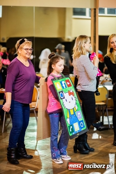 Zdjęcie w galerii na portalu naszraciborz.pl: Kolorowy bal przebierańców w Krzanowicach wiadomości z regionu
