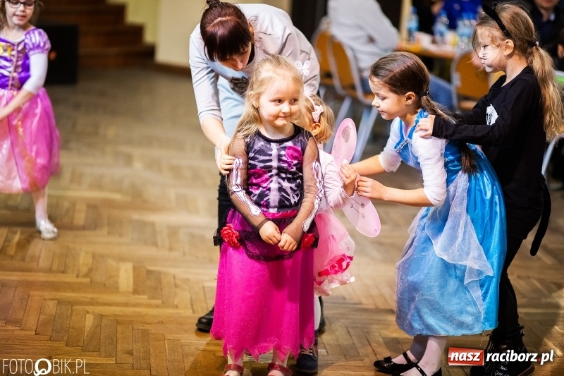 Zdjęcie w galerii na portalu naszraciborz.pl: Kolorowy bal przebierańców w Krzanowicach wiadomości z regionu