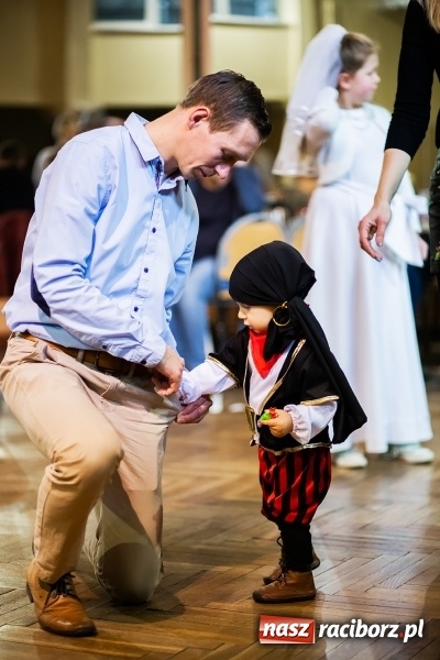 Zdjęcie w galerii na portalu naszraciborz.pl: Kolorowy bal przebierańców w Krzanowicach wiadomości z regionu