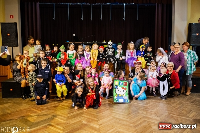 Zdjęcie w galerii na portalu naszraciborz.pl: Kolorowy bal przebierańców w Krzanowicach wiadomości z regionu