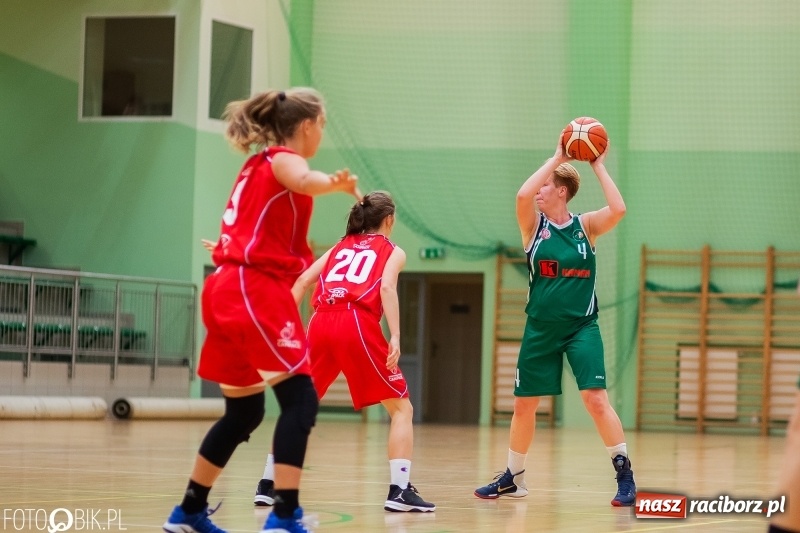 Zdjęcie w galerii na portalu naszraciborz.pl: Biała Gwiazda lepsza od raciborzanek. Zdecydowała trzecia kwarta wiadomości z regionu