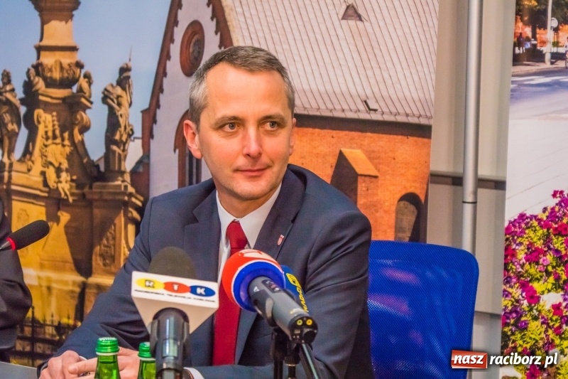 Zdjęcie w galerii na portalu naszraciborz.pl: Rakieta i czyste powietrze, czyli 100 dni prezydenta Dariusza Polowego  wiadomości z regionu