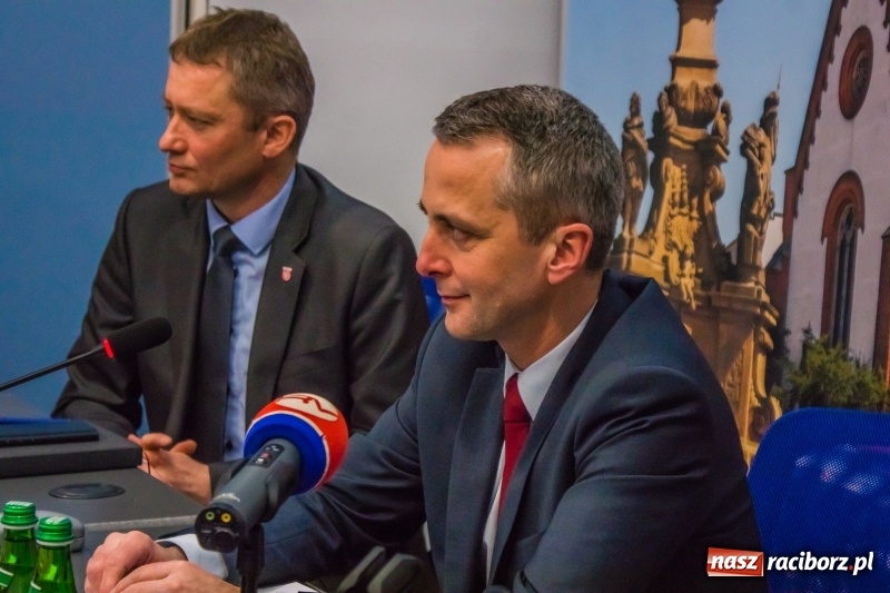 Zdjęcie w galerii na portalu naszraciborz.pl: Rakieta i czyste powietrze, czyli 100 dni prezydenta Dariusza Polowego  wiadomości z regionu