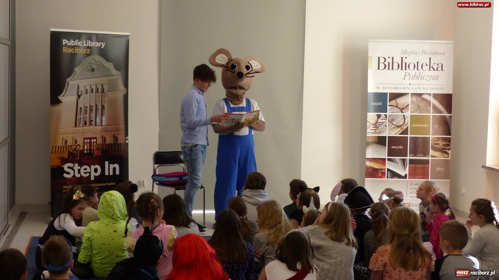 Zdjęcie w galerii na portalu naszraciborz.pl: Mądra Mysz gościem raciborskiej biblioteki wiadomości z regionu