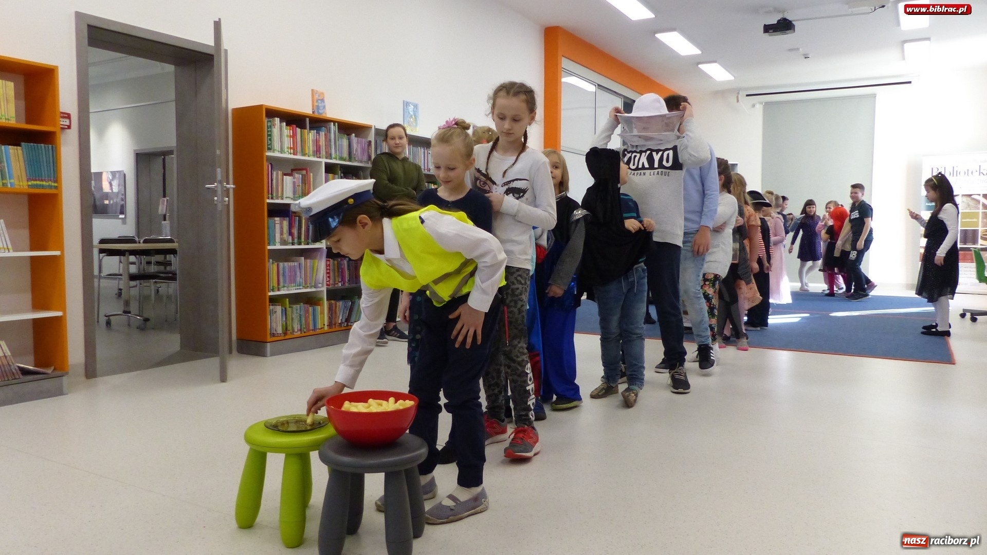 Zdjęcie w galerii na portalu naszraciborz.pl: Mądra Mysz gościem raciborskiej biblioteki wiadomości z regionu