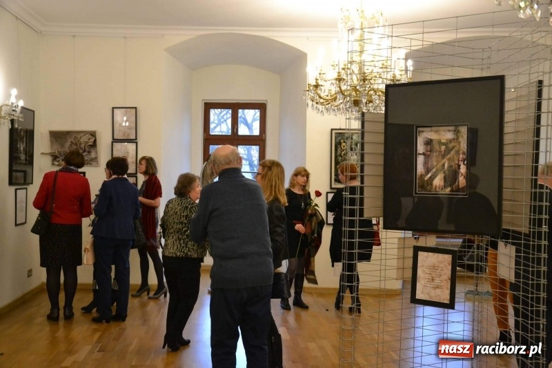 Zdjęcie w galerii na portalu naszraciborz.pl: Utkane z myśli - blisko siebie. Finisaż wystawy na Zamku Piastowskim  wiadomości z regionu