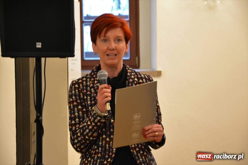 Zdjęcie w galerii na portalu naszraciborz.pl: Utkane z myśli - blisko siebie. Finisaż wystawy na Zamku Piastowskim  wiadomości z regionu