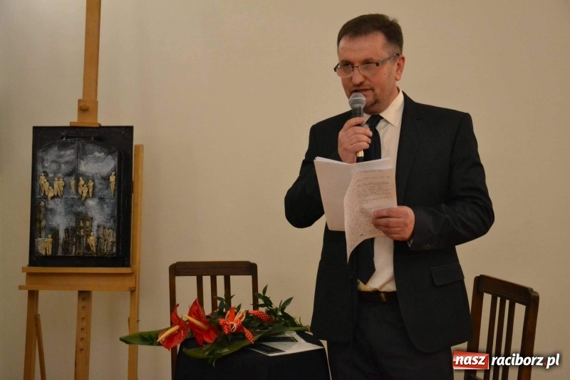 Zdjęcie w galerii na portalu naszraciborz.pl: Utkane z myśli - blisko siebie. Finisaż wystawy na Zamku Piastowskim  wiadomości z regionu