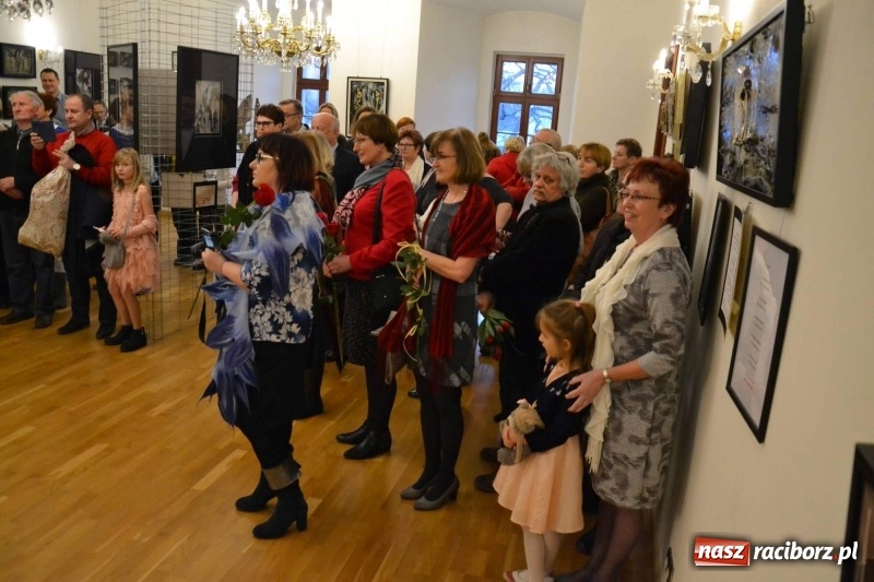 Zdjęcie w galerii na portalu naszraciborz.pl: Utkane z myśli - blisko siebie. Finisaż wystawy na Zamku Piastowskim  wiadomości z regionu