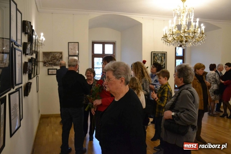 Zdjęcie w galerii na portalu naszraciborz.pl: Utkane z myśli - blisko siebie. Finisaż wystawy na Zamku Piastowskim  wiadomości z regionu