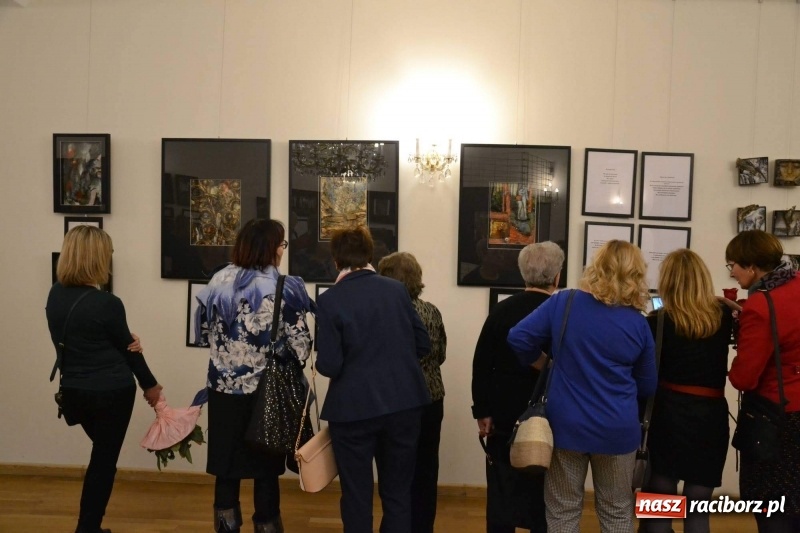 Zdjęcie w galerii na portalu naszraciborz.pl: Utkane z myśli - blisko siebie. Finisaż wystawy na Zamku Piastowskim  wiadomości z regionu
