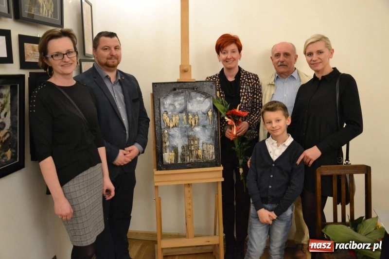 Zdjęcie w galerii na portalu naszraciborz.pl: Utkane z myśli - blisko siebie. Finisaż wystawy na Zamku Piastowskim  wiadomości z regionu