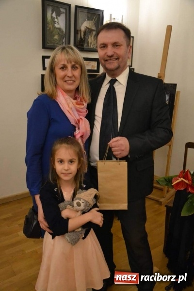 Zdjęcie w galerii na portalu naszraciborz.pl: Utkane z myśli - blisko siebie. Finisaż wystawy na Zamku Piastowskim  wiadomości z regionu