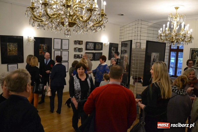 Zdjęcie w galerii na portalu naszraciborz.pl: Utkane z myśli - blisko siebie. Finisaż wystawy na Zamku Piastowskim  wiadomości z regionu