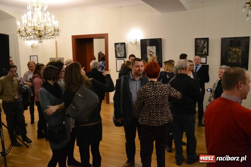 Zdjęcie w galerii na portalu naszraciborz.pl: Utkane z myśli - blisko siebie. Finisaż wystawy na Zamku Piastowskim  wiadomości z regionu