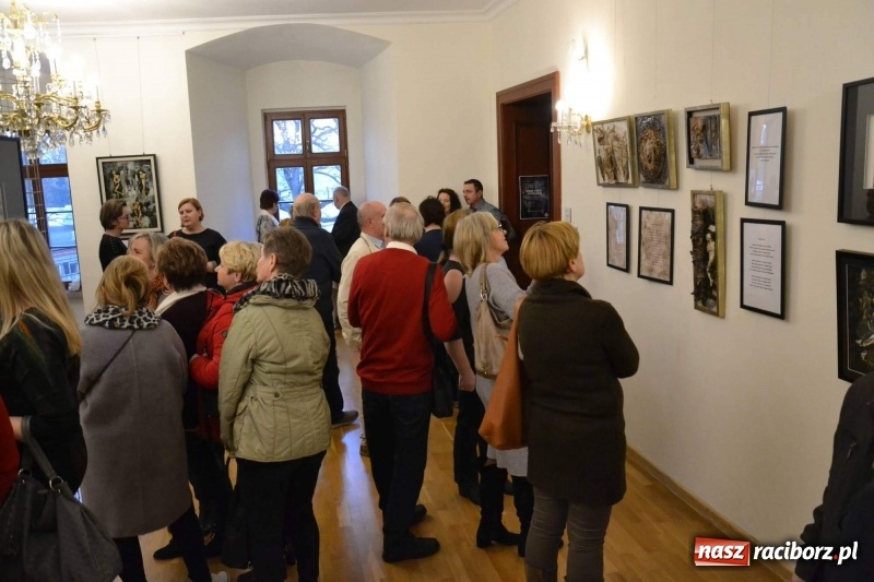 Zdjęcie w galerii na portalu naszraciborz.pl: Utkane z myśli - blisko siebie. Finisaż wystawy na Zamku Piastowskim  wiadomości z regionu