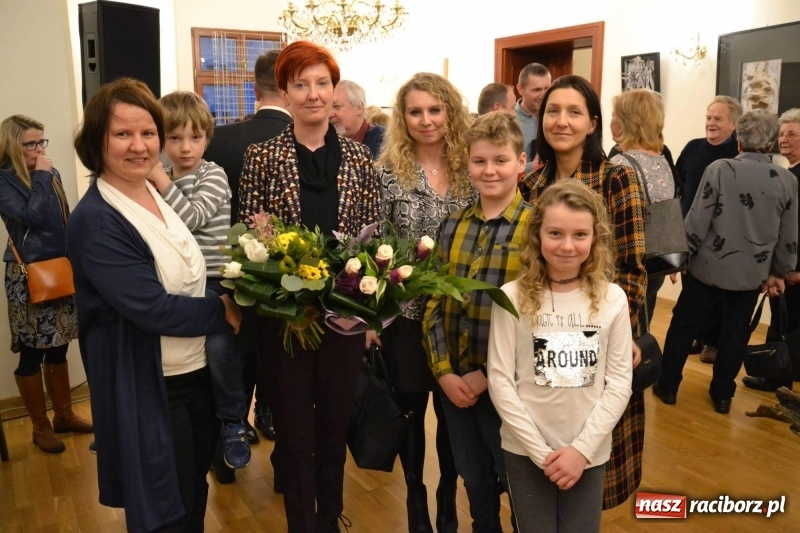Zdjęcie w galerii na portalu naszraciborz.pl: Utkane z myśli - blisko siebie. Finisaż wystawy na Zamku Piastowskim  wiadomości z regionu