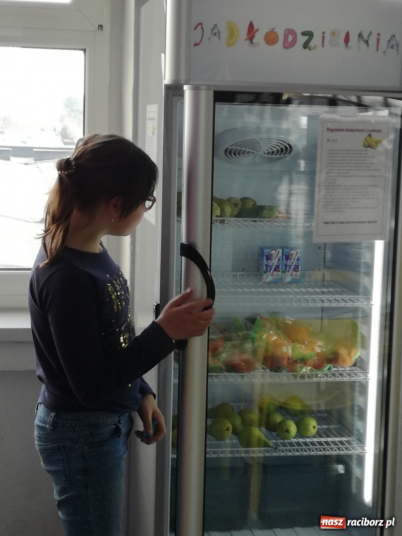 Zdjęcie w galerii na portalu naszraciborz.pl: JADŁODZIELNIA - nowy projekt społecznościowy w SP 1 na Ostrogu  wiadomości z regionu