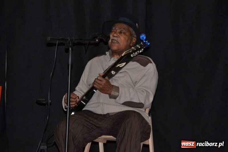 Zdjęcie w galerii na portalu naszraciborz.pl: Koncert Jimmy Burns’ Birthday Party na Zamku Piastowskim za nami  wiadomości z regionu