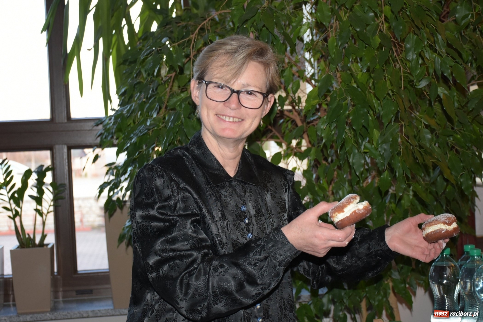 Zdjęcie w galerii na portalu naszraciborz.pl: Bez liczenia kalorii. Pół tysiąca pączków na tłustym czwartku w Tworkowie  wiadomości z regionu