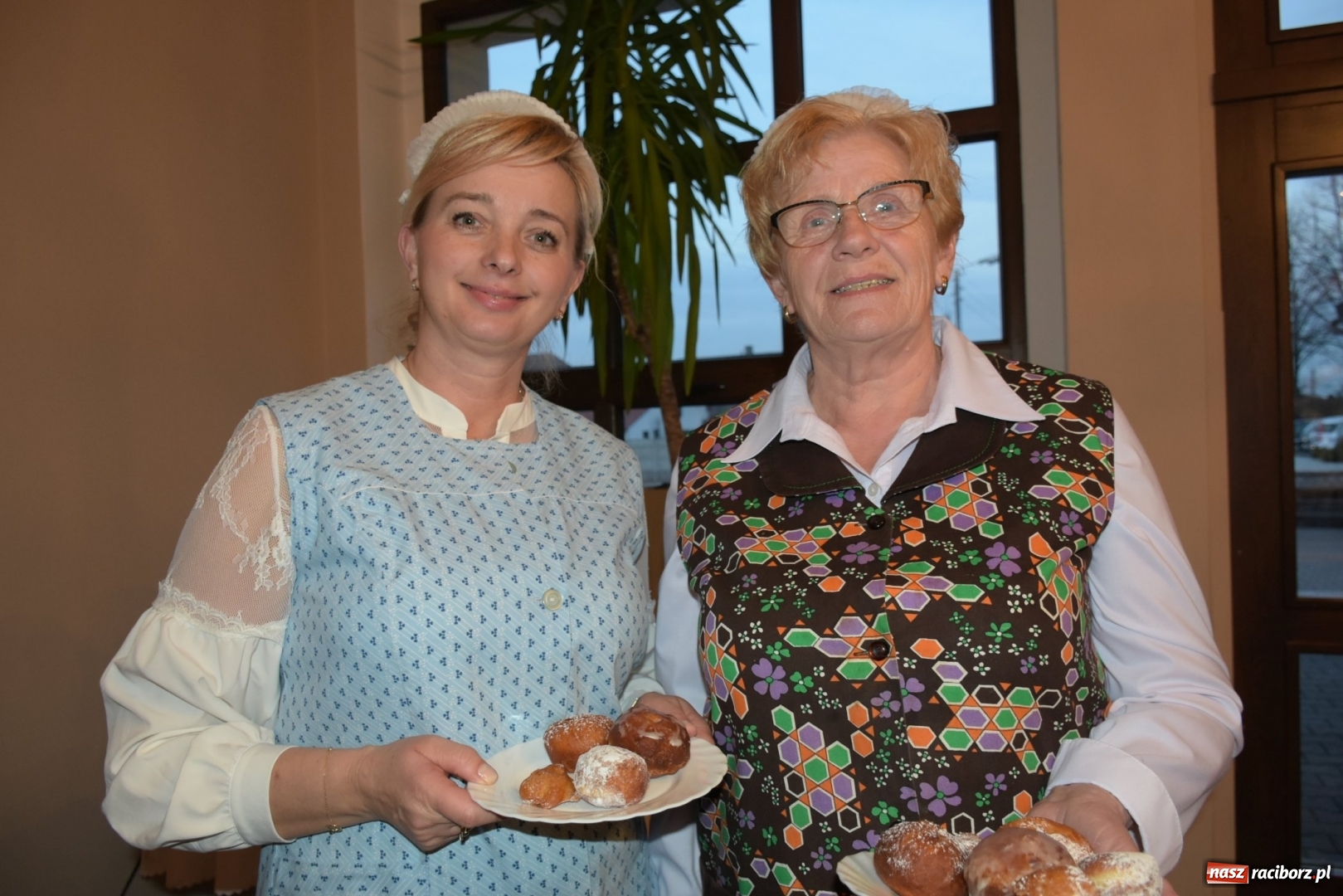 Zdjęcie w galerii na portalu naszraciborz.pl: Bez liczenia kalorii. Pół tysiąca pączków na tłustym czwartku w Tworkowie  wiadomości z regionu