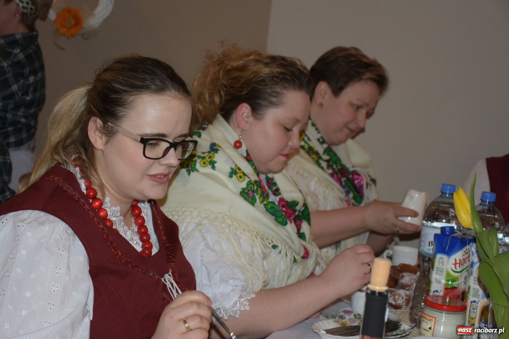 Zdjęcie w galerii na portalu naszraciborz.pl: Bez liczenia kalorii. Pół tysiąca pączków na tłustym czwartku w Tworkowie  wiadomości z regionu