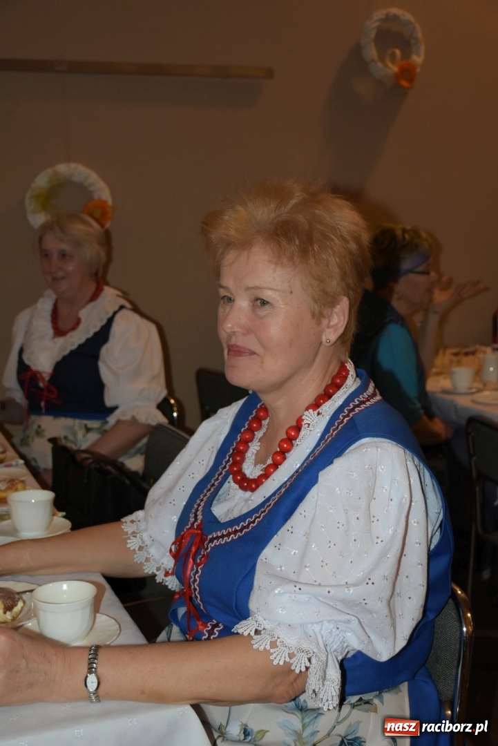 Zdjęcie w galerii na portalu naszraciborz.pl: Bez liczenia kalorii. Pół tysiąca pączków na tłustym czwartku w Tworkowie  wiadomości z regionu