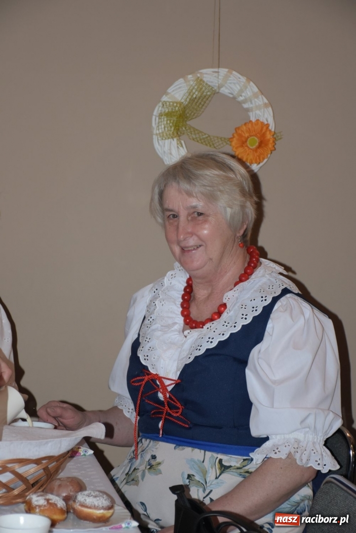 Zdjęcie w galerii na portalu naszraciborz.pl: Bez liczenia kalorii. Pół tysiąca pączków na tłustym czwartku w Tworkowie  wiadomości z regionu