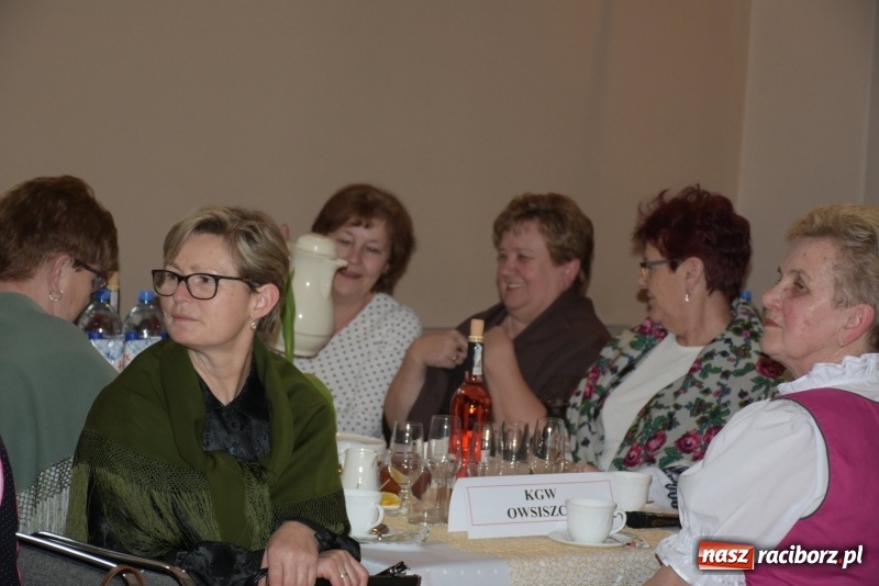 Zdjęcie w galerii na portalu naszraciborz.pl: Bez liczenia kalorii. Pół tysiąca pączków na tłustym czwartku w Tworkowie  wiadomości z regionu