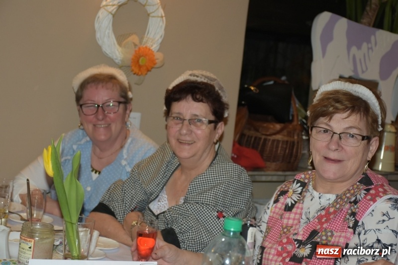 Zdjęcie w galerii na portalu naszraciborz.pl: Bez liczenia kalorii. Pół tysiąca pączków na tłustym czwartku w Tworkowie  wiadomości z regionu