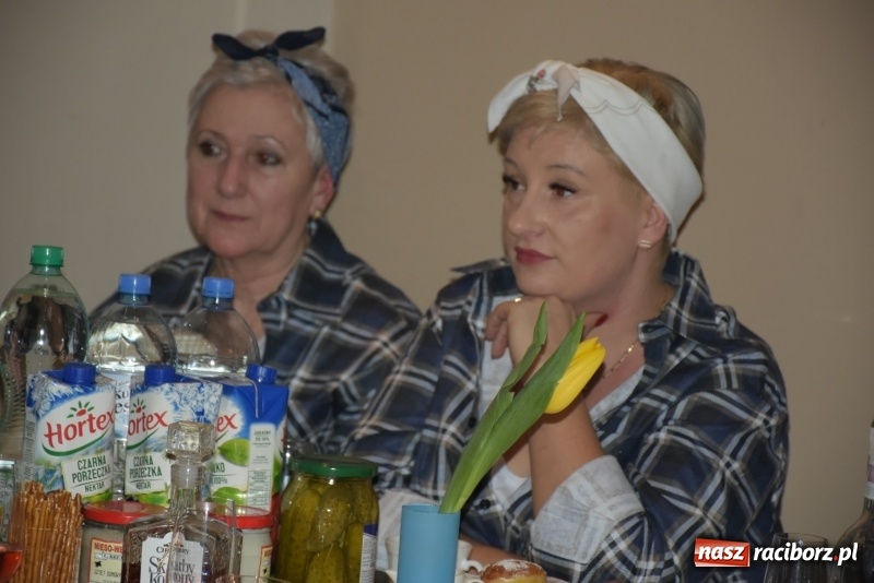 Zdjęcie w galerii na portalu naszraciborz.pl: Bez liczenia kalorii. Pół tysiąca pączków na tłustym czwartku w Tworkowie  wiadomości z regionu