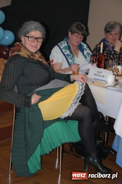 Zdjęcie w galerii na portalu naszraciborz.pl: Bez liczenia kalorii. Pół tysiąca pączków na tłustym czwartku w Tworkowie  wiadomości z regionu