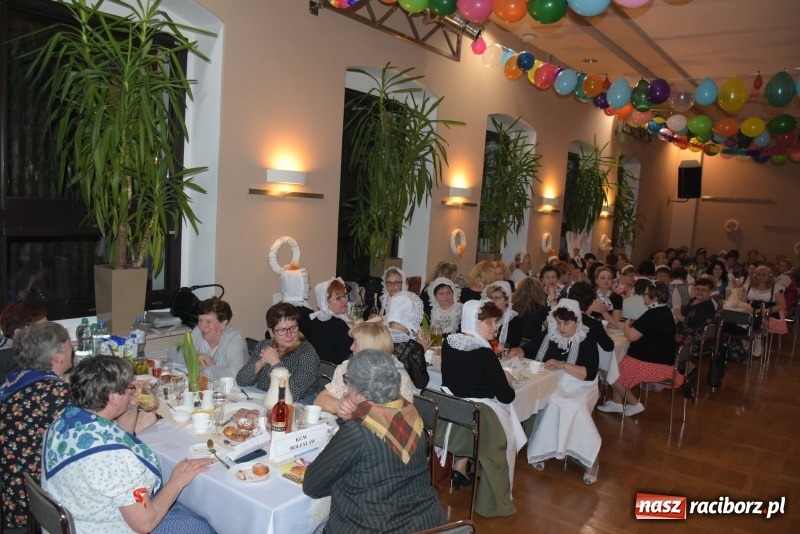 Zdjęcie w galerii na portalu naszraciborz.pl: Bez liczenia kalorii. Pół tysiąca pączków na tłustym czwartku w Tworkowie  wiadomości z regionu