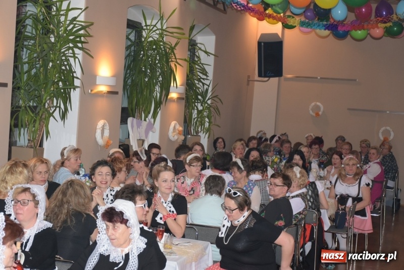 Zdjęcie w galerii na portalu naszraciborz.pl: Bez liczenia kalorii. Pół tysiąca pączków na tłustym czwartku w Tworkowie  wiadomości z regionu