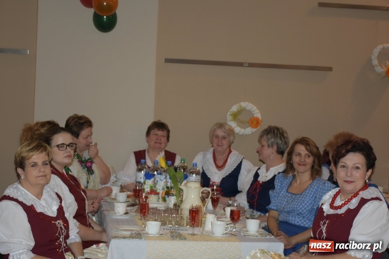 Zdjęcie w galerii na portalu naszraciborz.pl: Bez liczenia kalorii. Pół tysiąca pączków na tłustym czwartku w Tworkowie  wiadomości z regionu